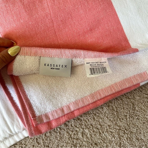 NWT KASSATEX BEACH TOWEL - Picture 3 of 5
